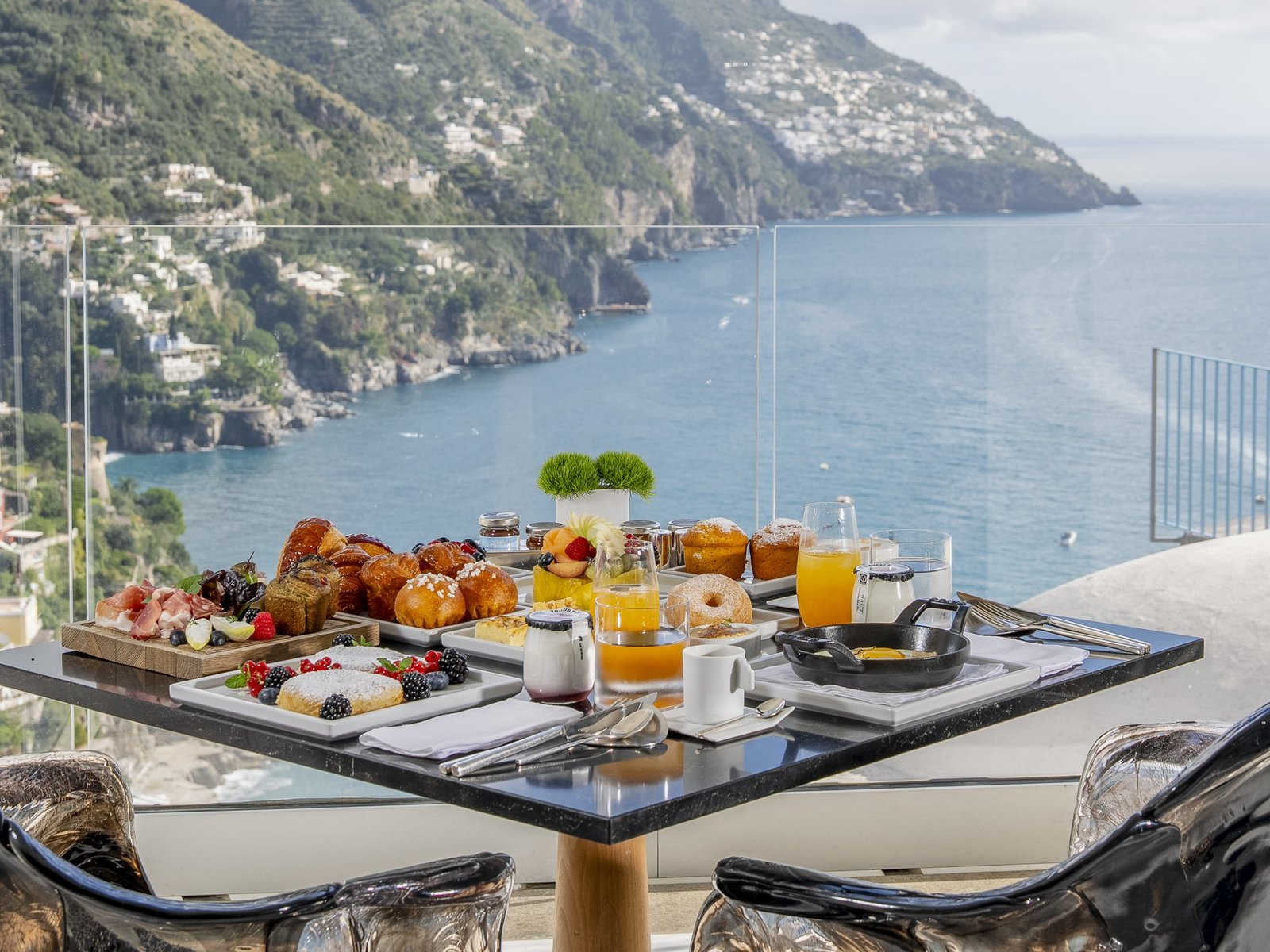 Hotel Villa Franca Positano, at the table