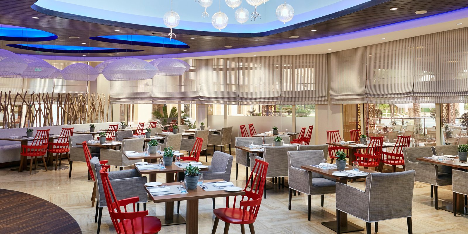 InterContinental Doha Beach & Spa by IHG, eat & drink