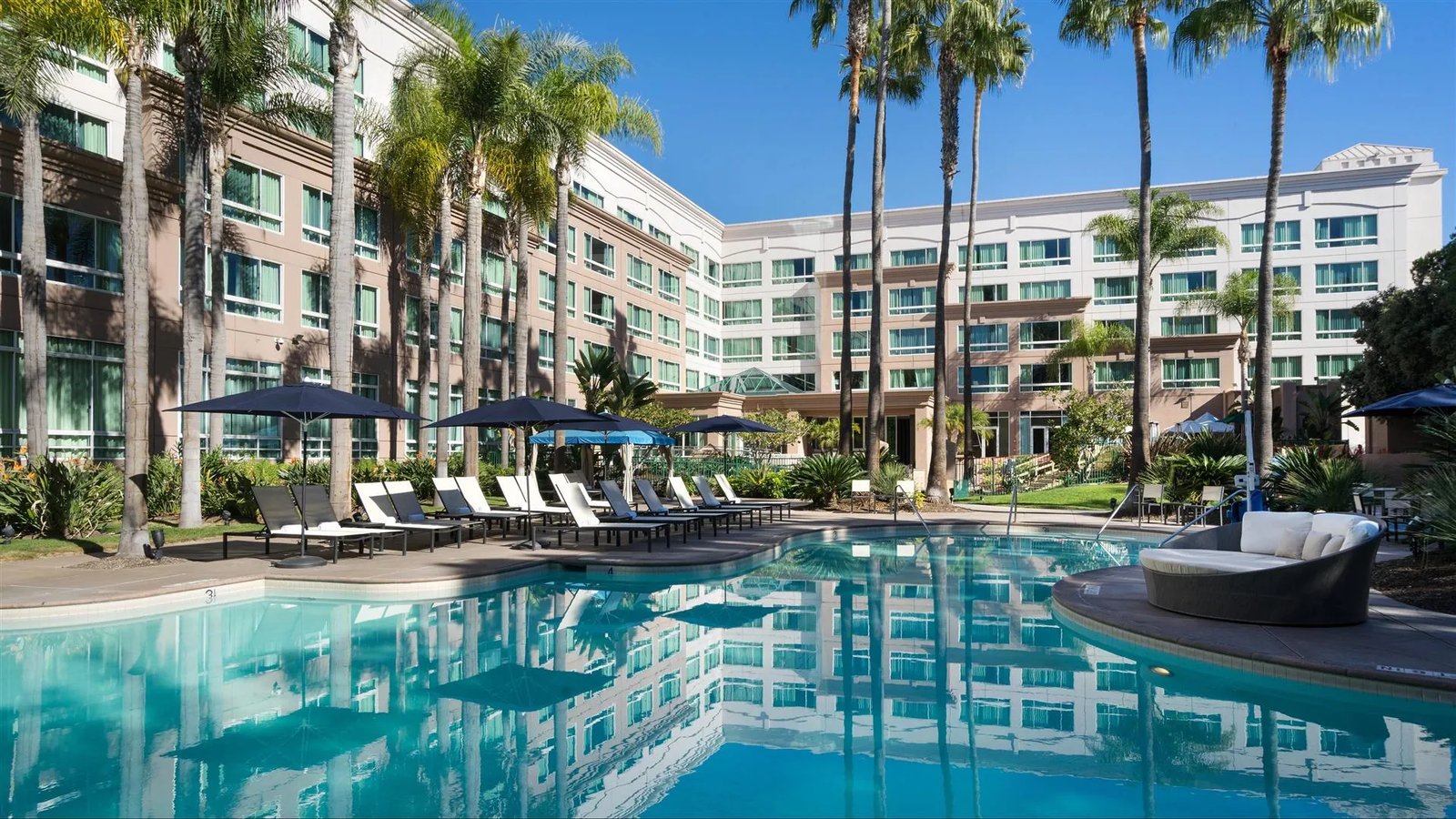 DoubleTree by Hilton Hotel San Diego - Del Mar — vibe
