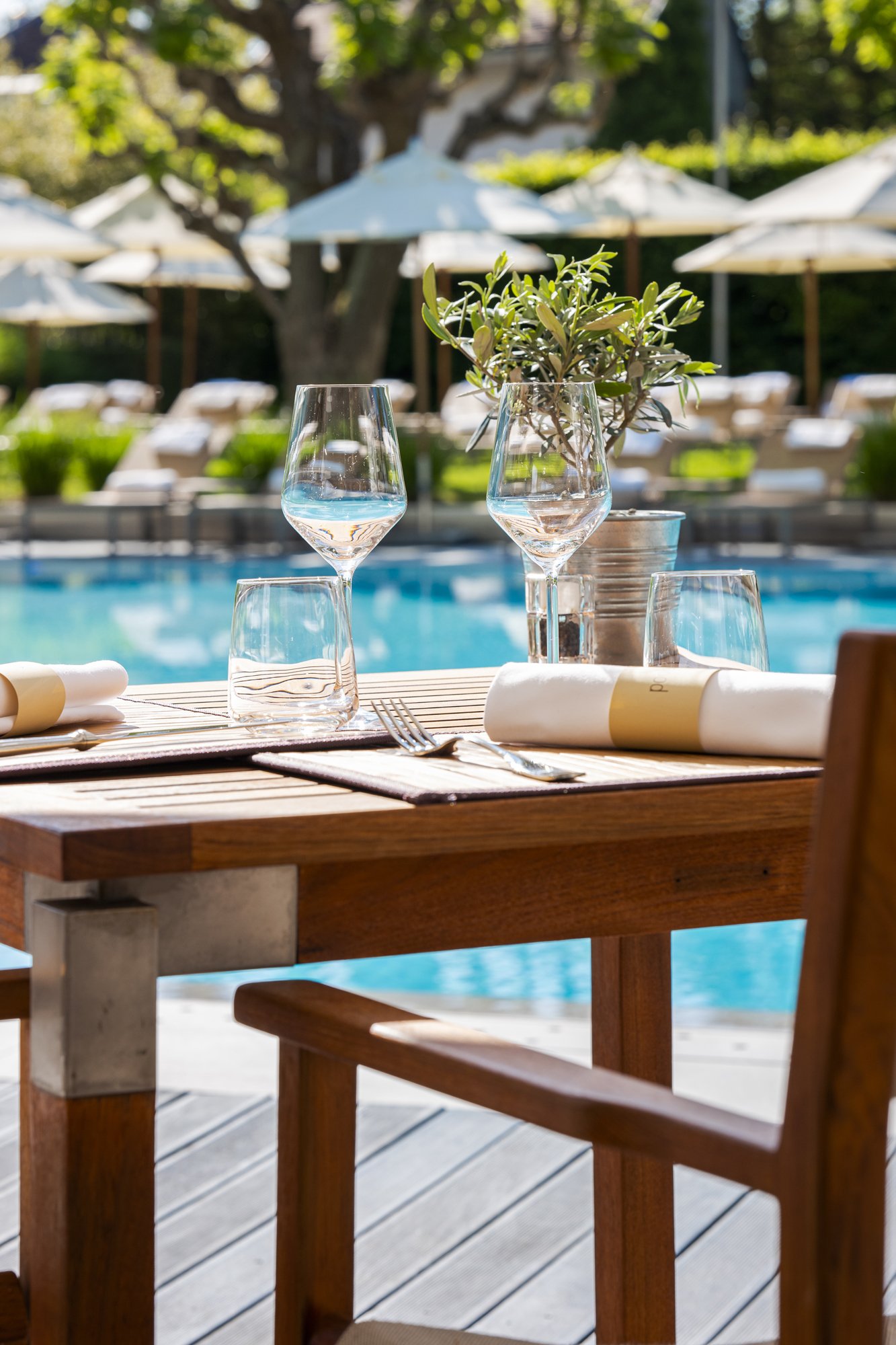 InterContinental Geneve by IHG, at the table