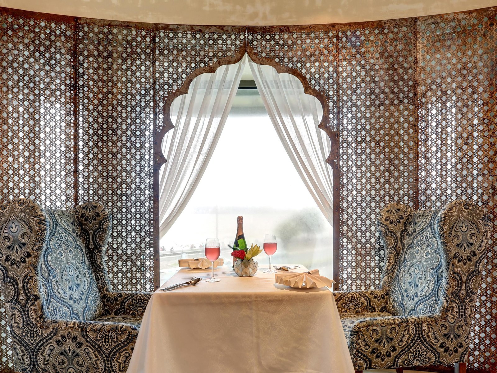 InterContinental Marine Drive-Mumbai by IHG, eat & drink