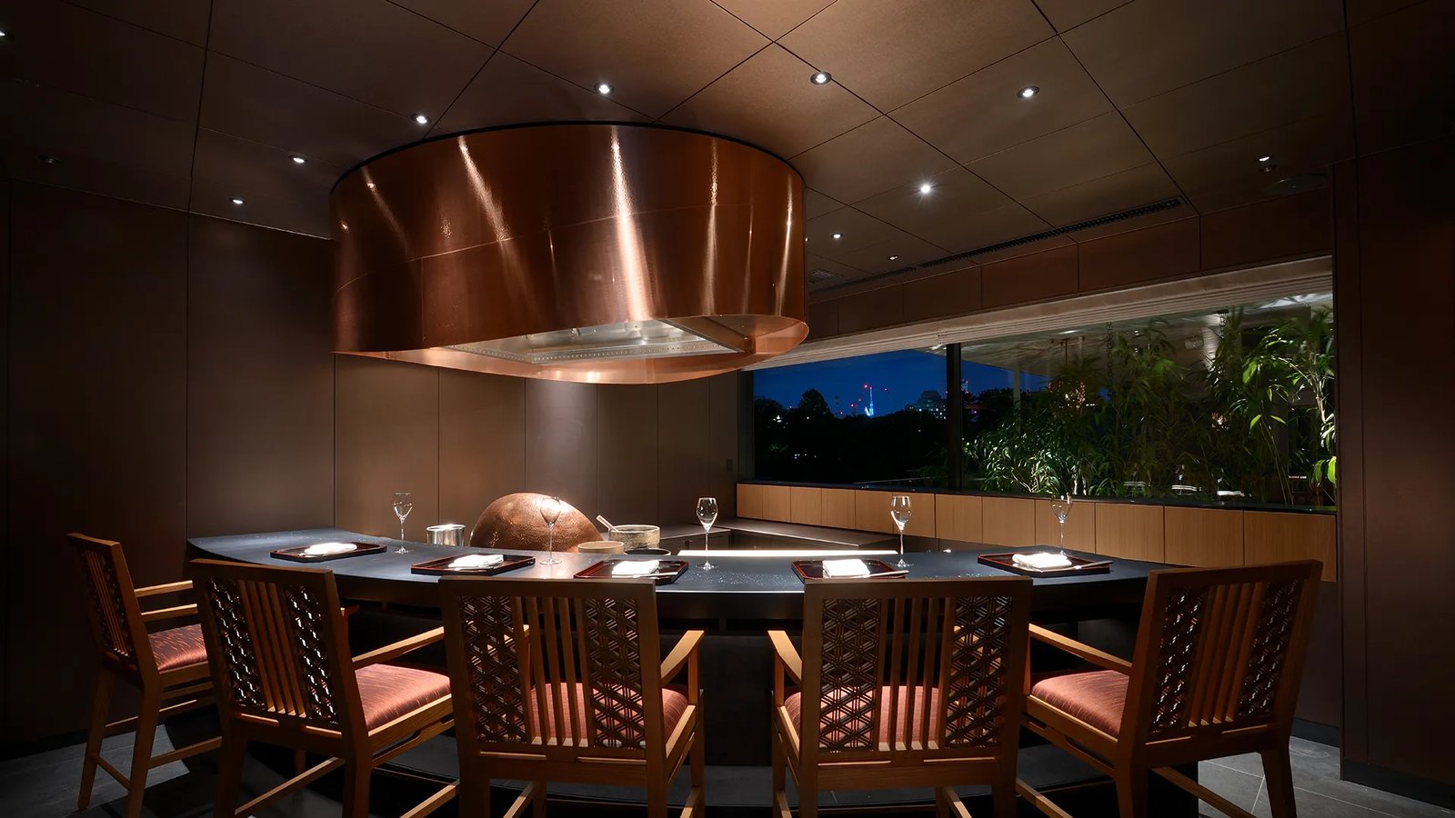 ESPACIO Nagoya Castle, at the table
