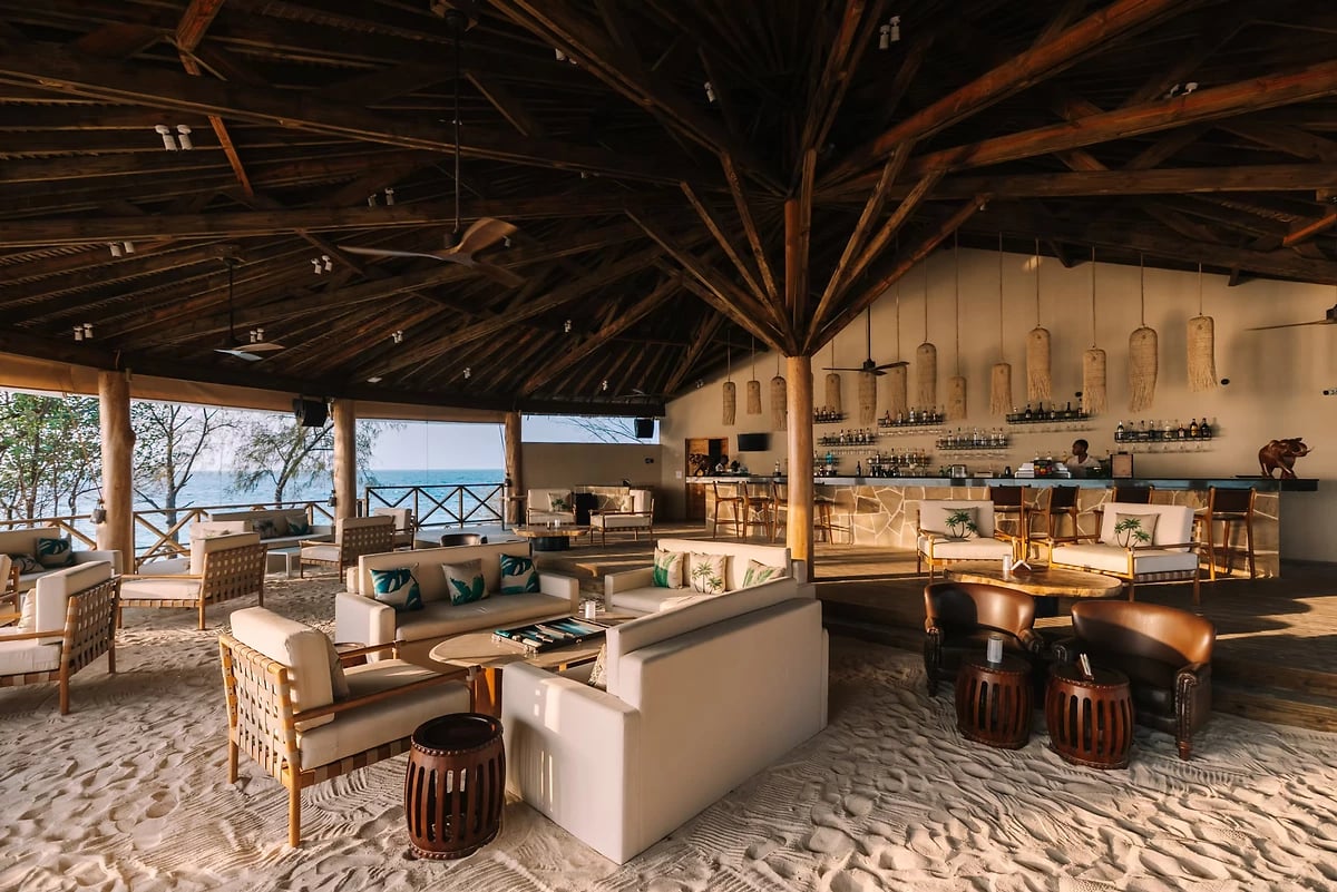 Bawe Island Resort, eat & drink