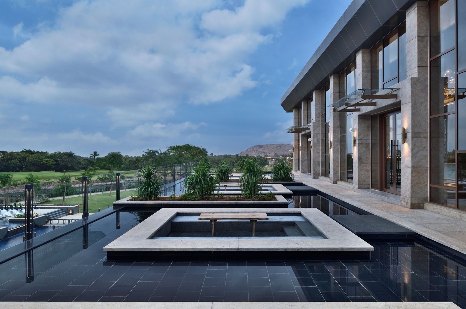 JW Marriott Bengaluru Prestige Golfshire Resort & Spa, vibe