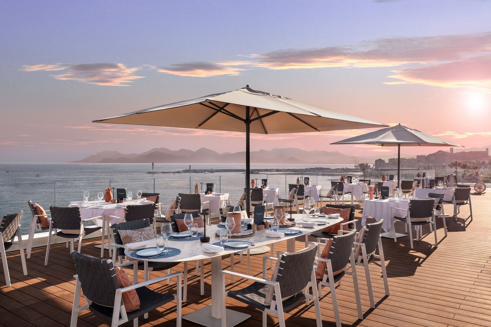 JW Marriott Cannes, at the table