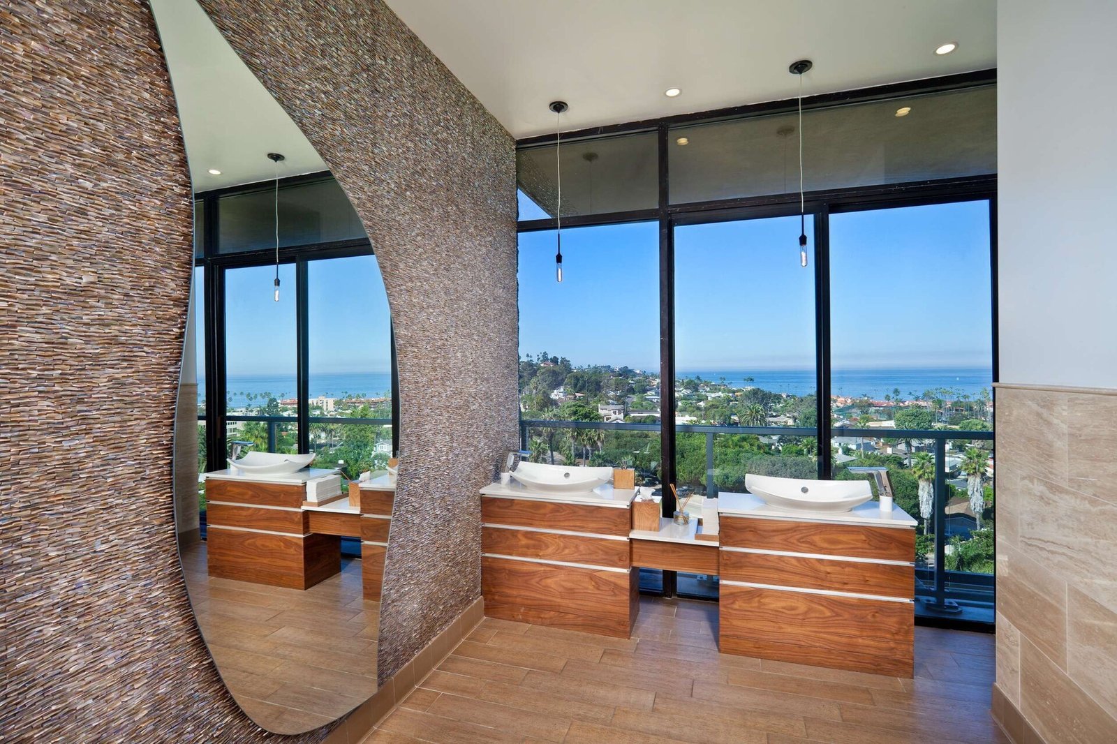 Hotel La Jolla, Curio Collection by Hilton — rooms