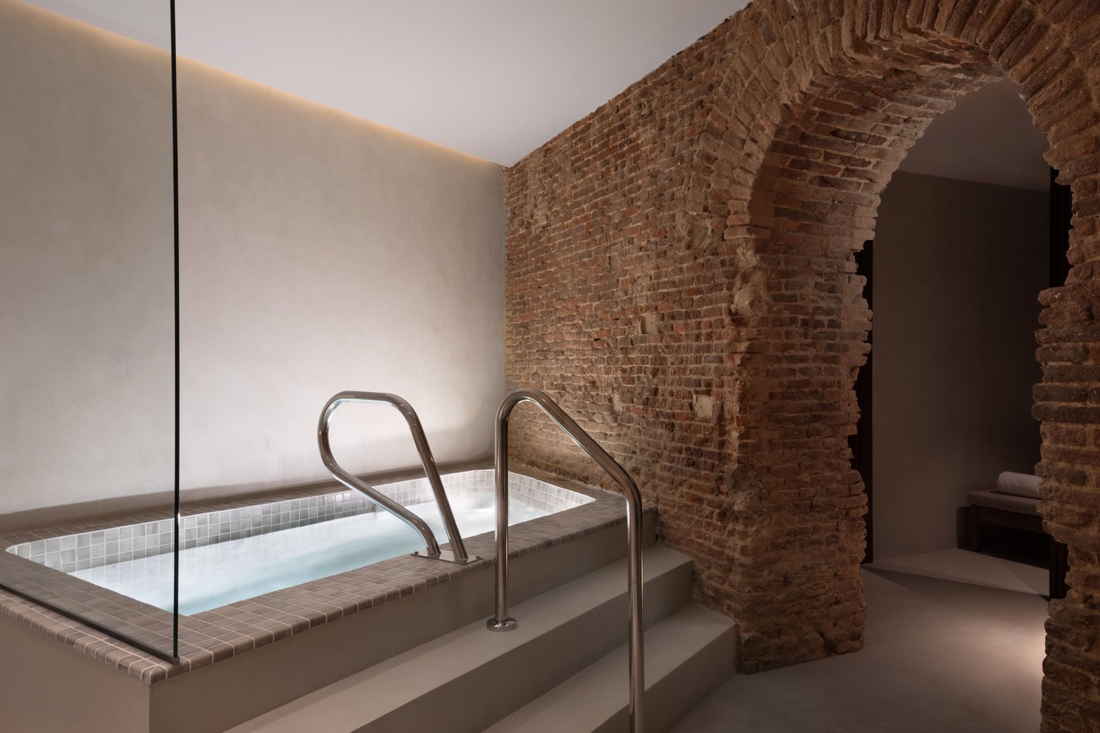 JW Marriott Hotel Madrid, the soaking pool