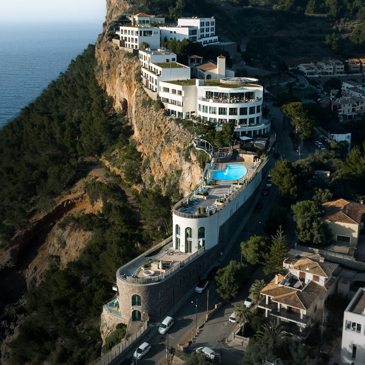 Jumeirah Mallorca, backstory