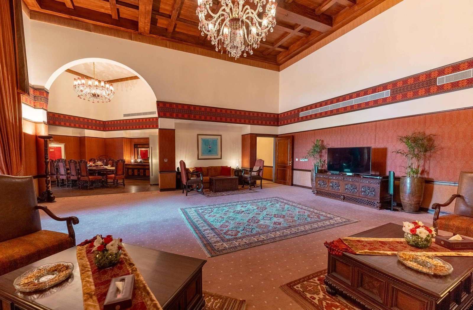 Serena Hotel, rooms