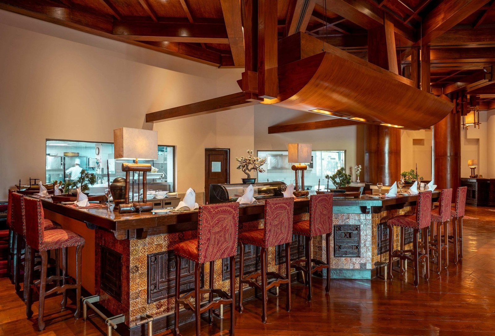 Serena Hotel, eat & drink