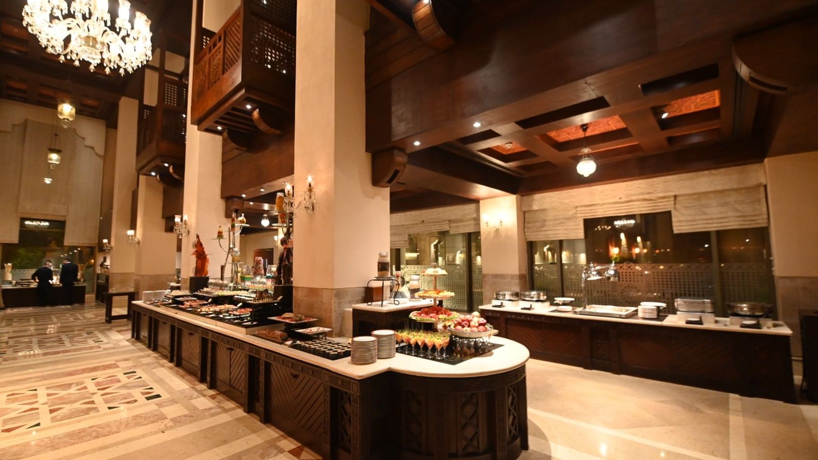 Serena Hotel, eat & drink