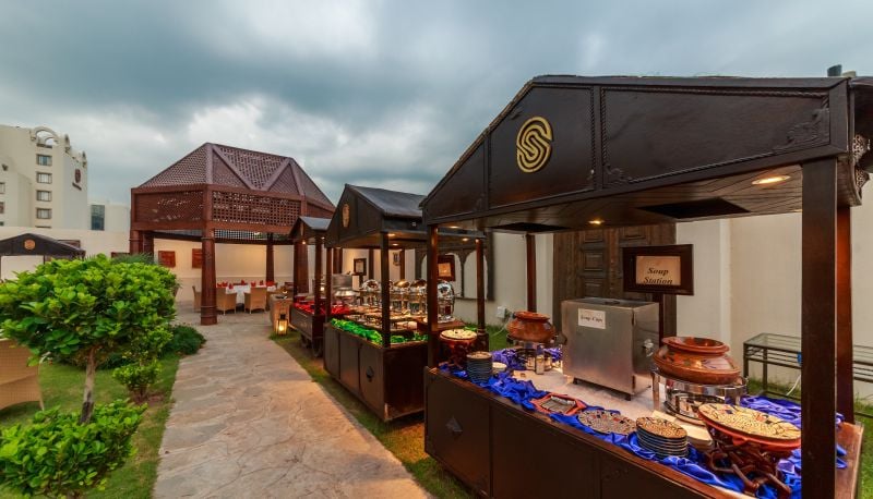Serena Hotel, eat & drink