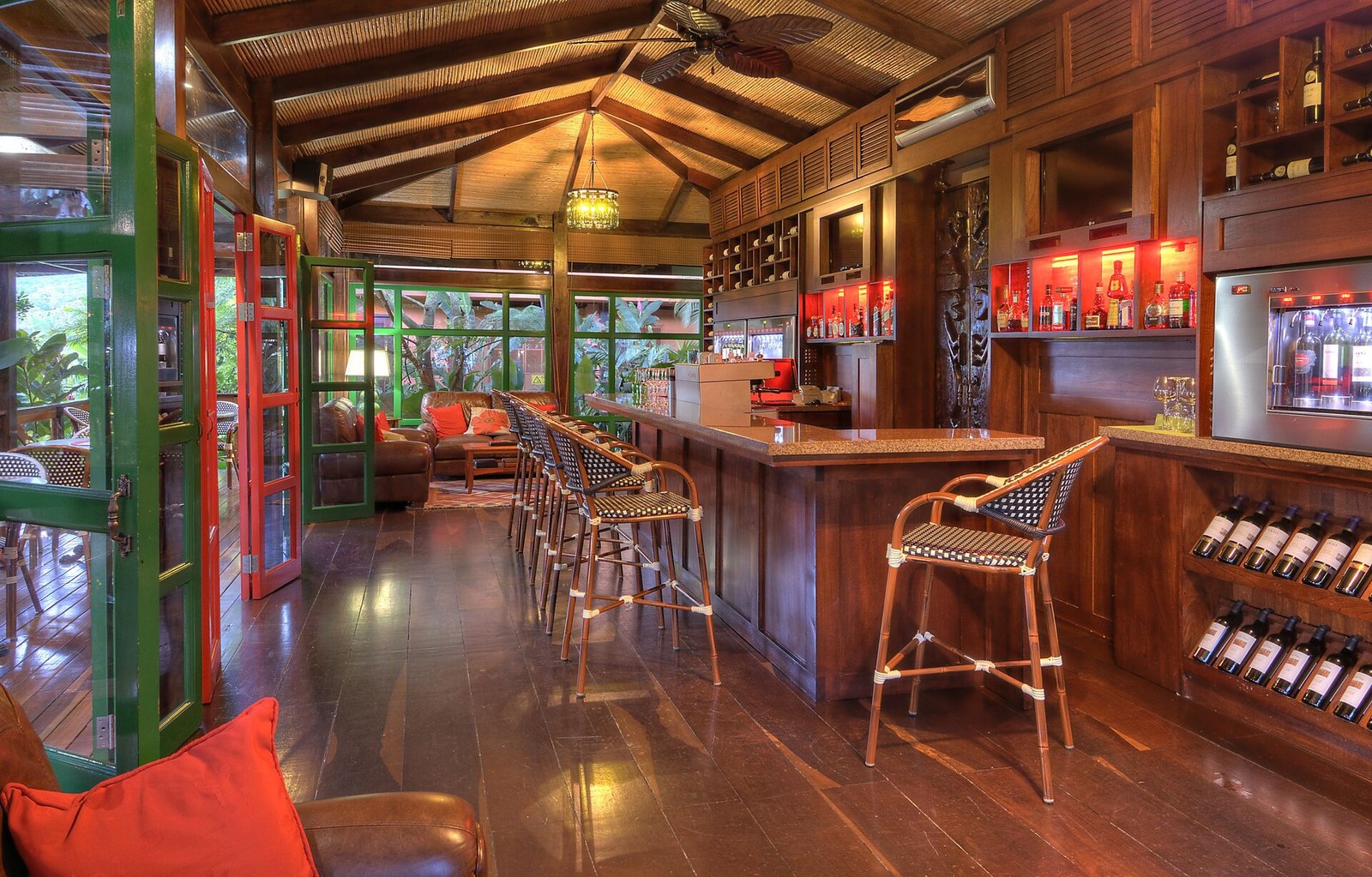Nayara Gardens, eat & drink