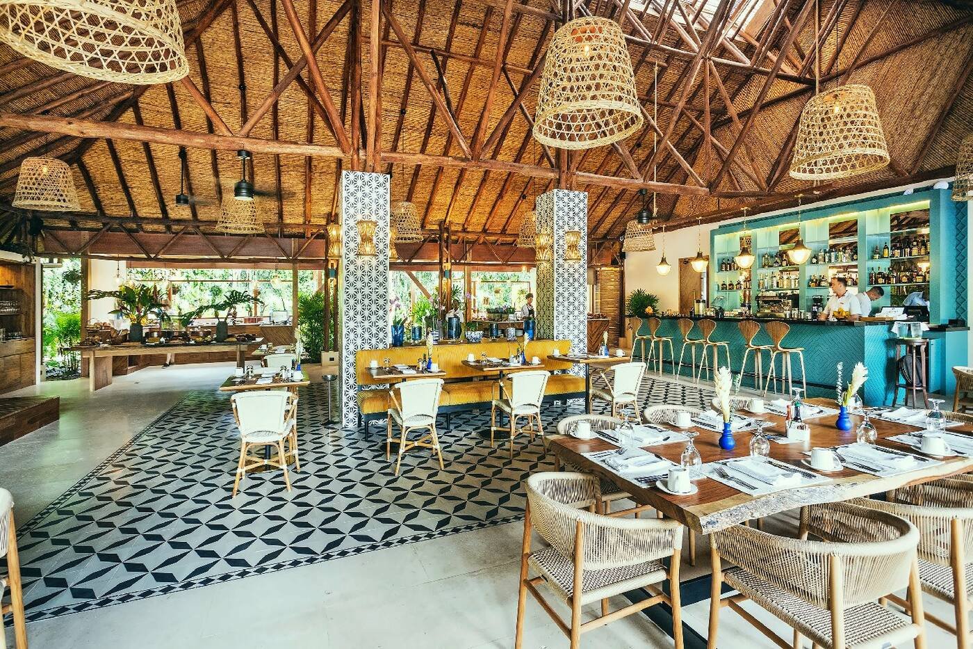 Nayara Gardens, eat & drink
