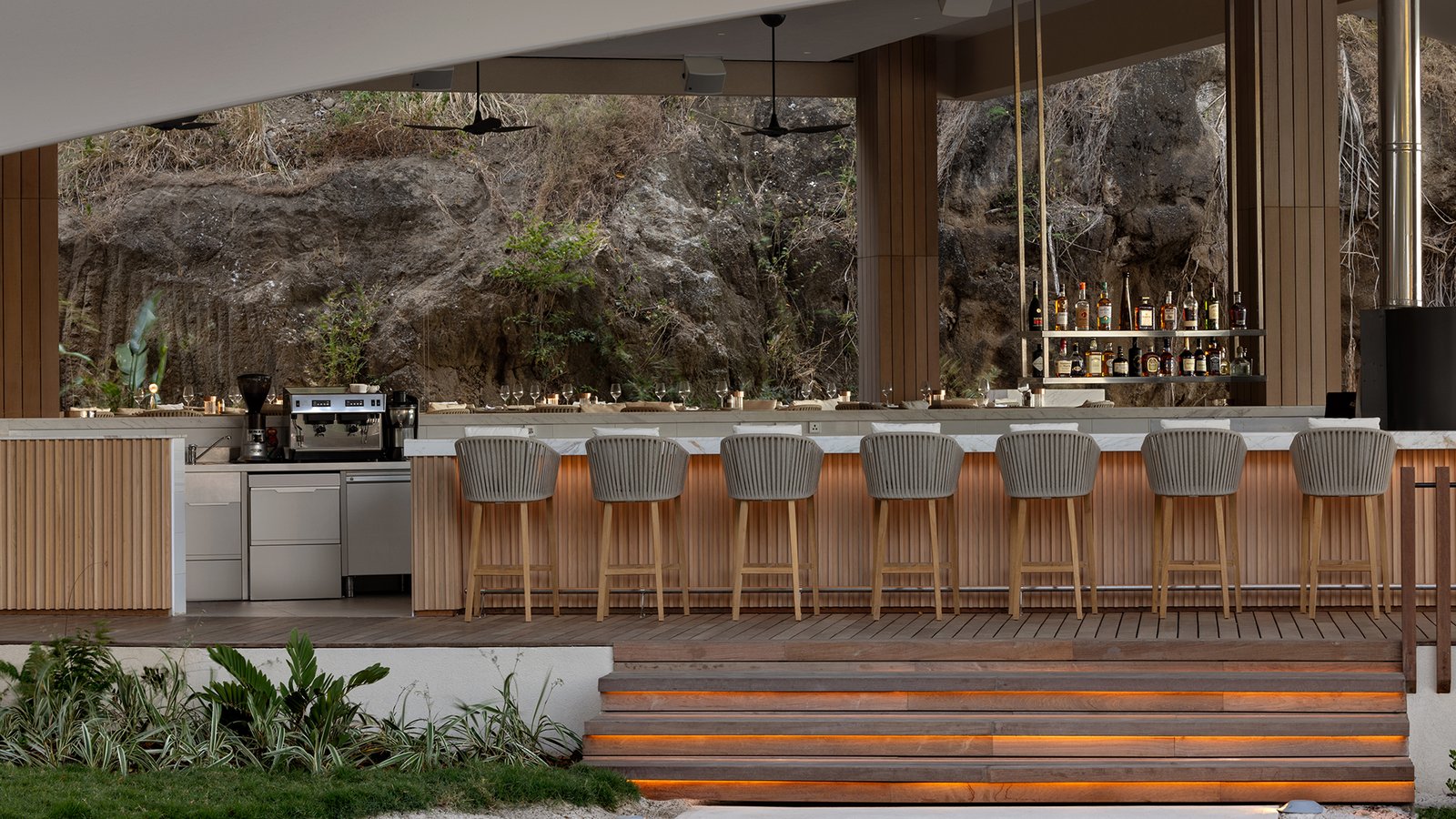 Silversands Beach House, azzurro restaurant & bar