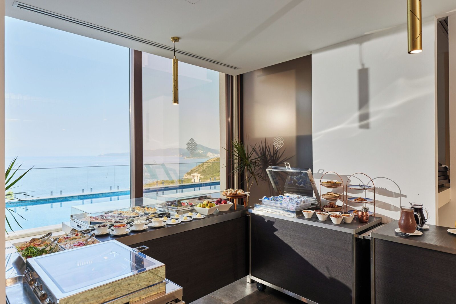 Ananti Resort, Residences & Beach Club, a member of The Leading Hotels of The World, at the table