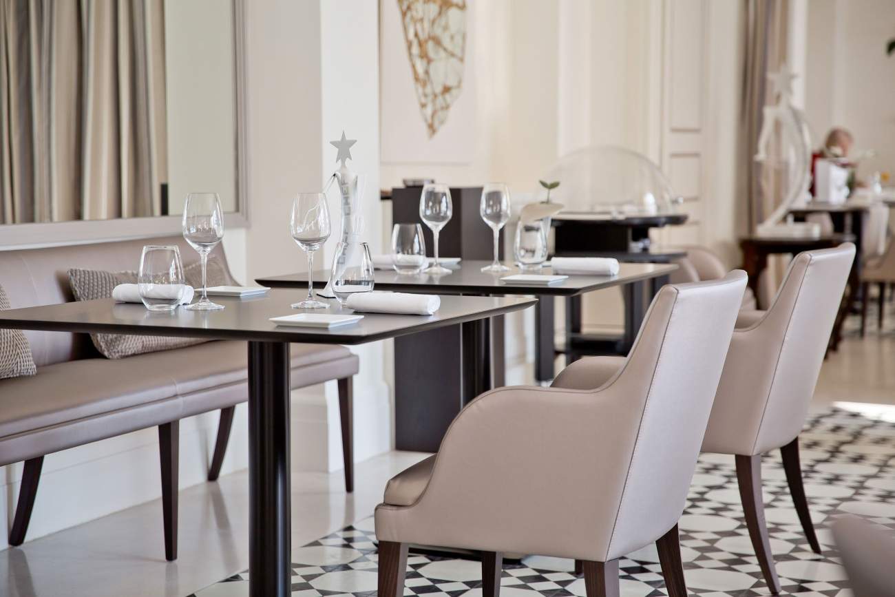 Hôtel Cap-Estel, at the table