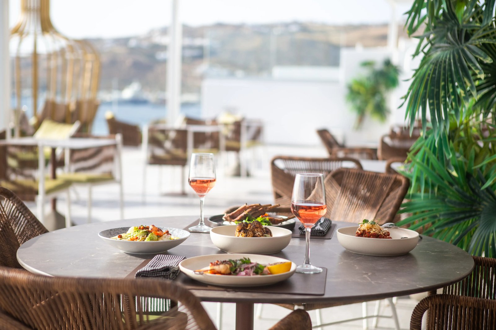 Kouros Hotel & Suites, eat & drink