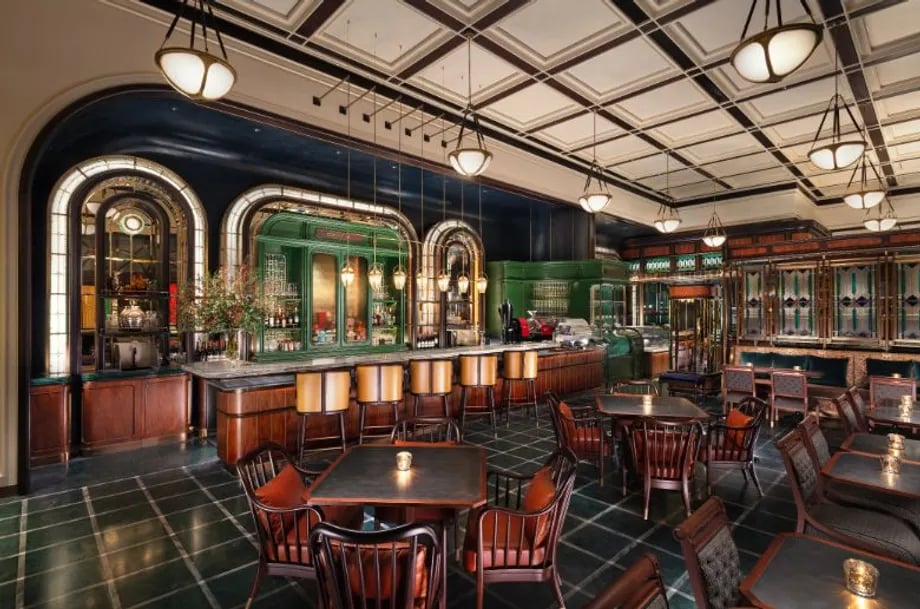 Londoner Court, churchill's table