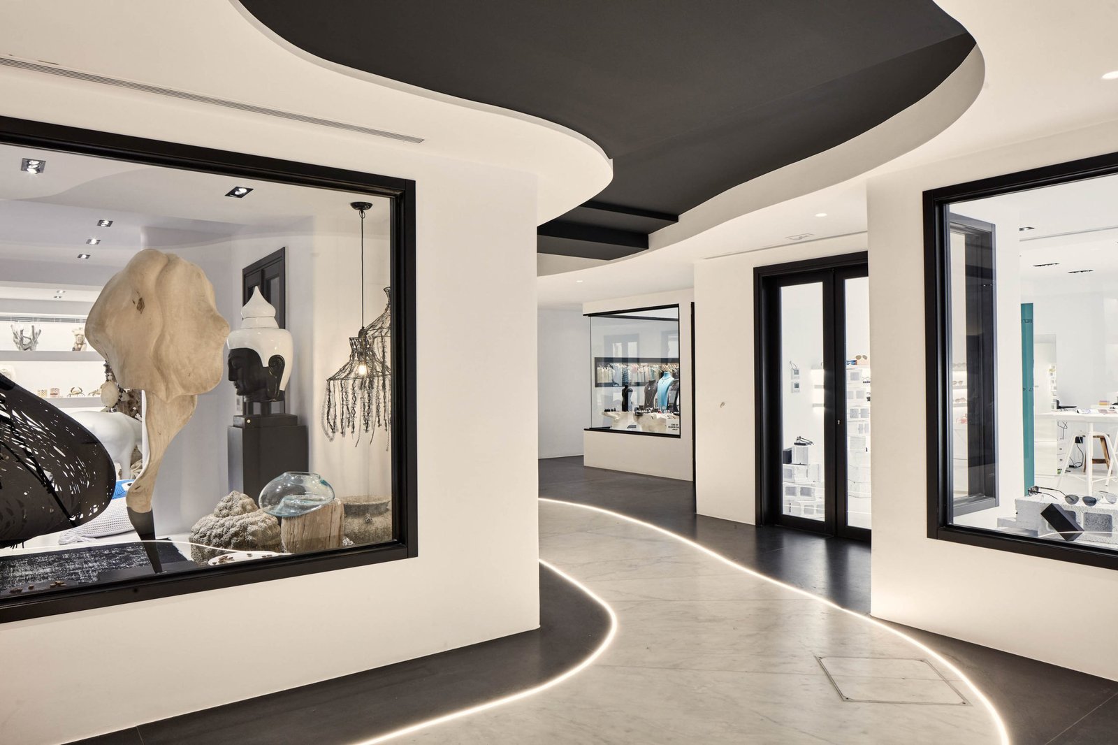 Royal Myconian - Leading Hotels of the World, vibe