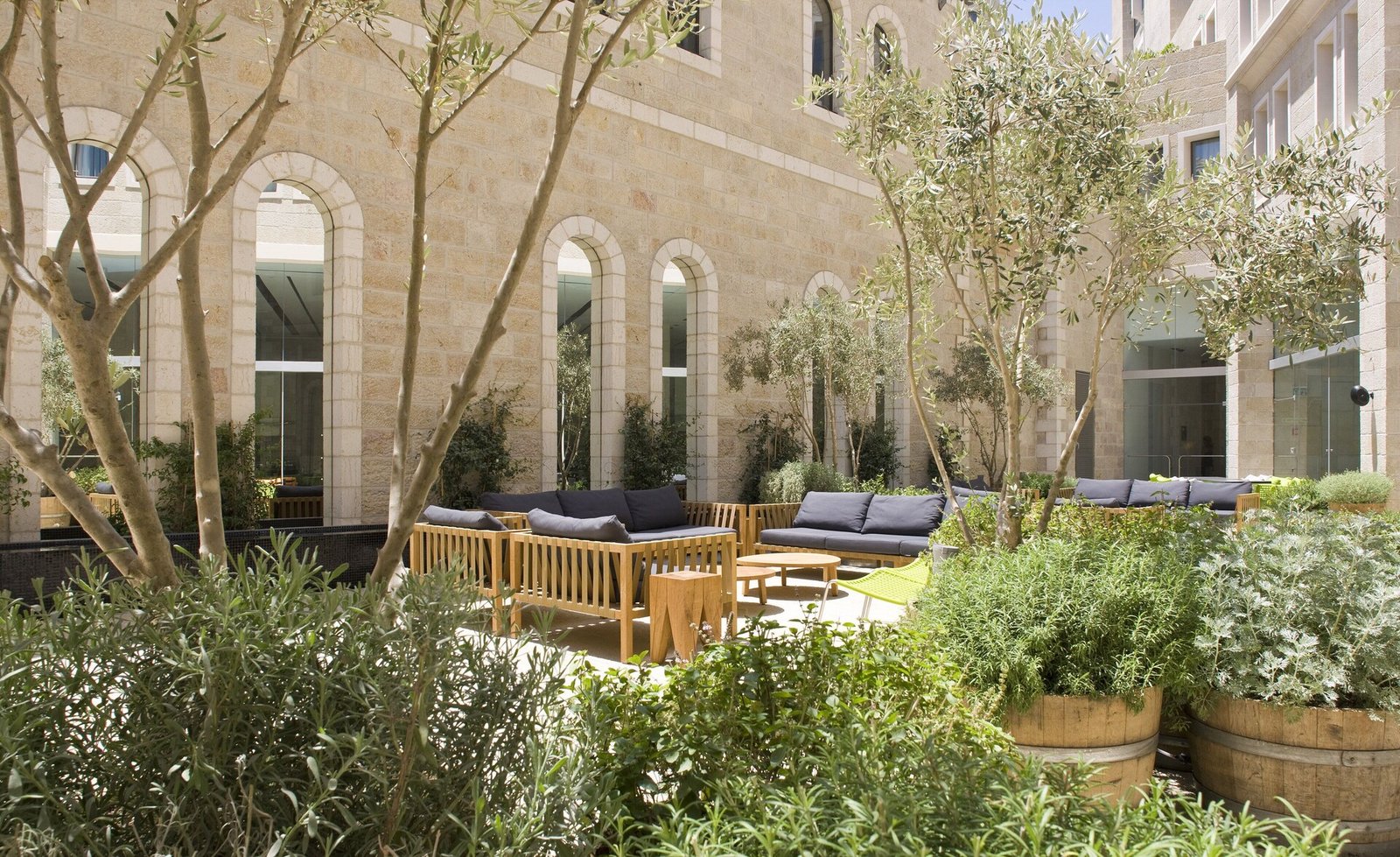 Mamilla Hotel, vibe