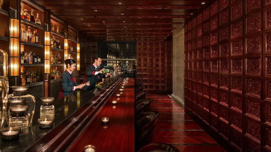 Mandarin Oriental, Macau, vida rica bar