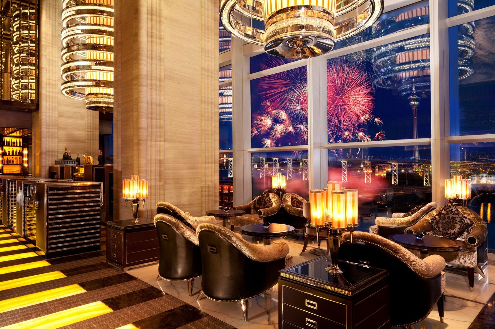 Mandarin Oriental, Macau, vida rica bar
