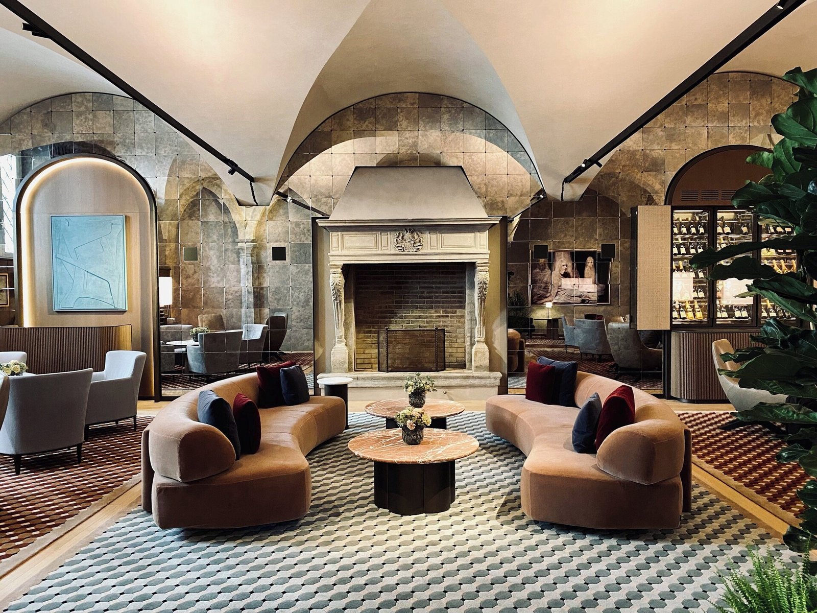Four Seasons Hotel Milano — vibe
