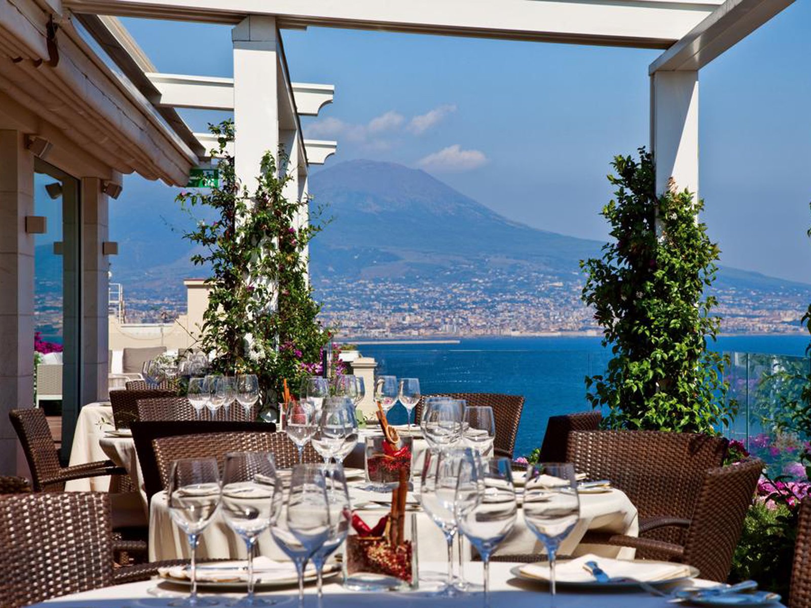 Grand Hotel Vesuvio, caruso roof garden