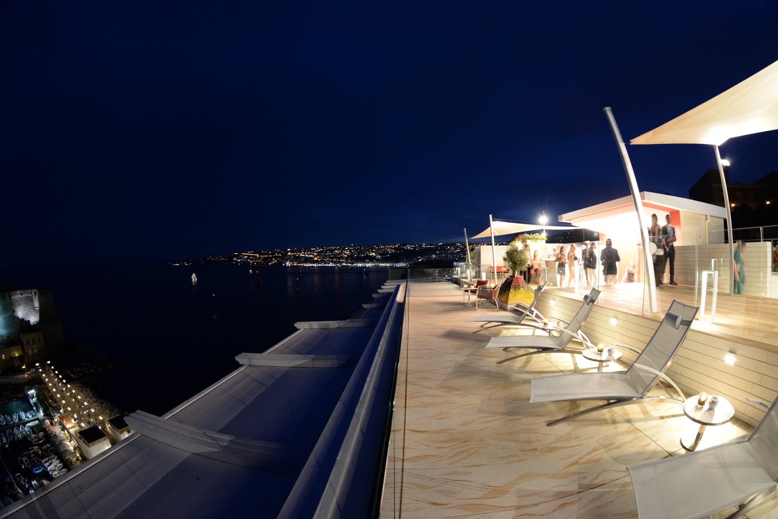 Grand Hotel Vesuvio, at the table