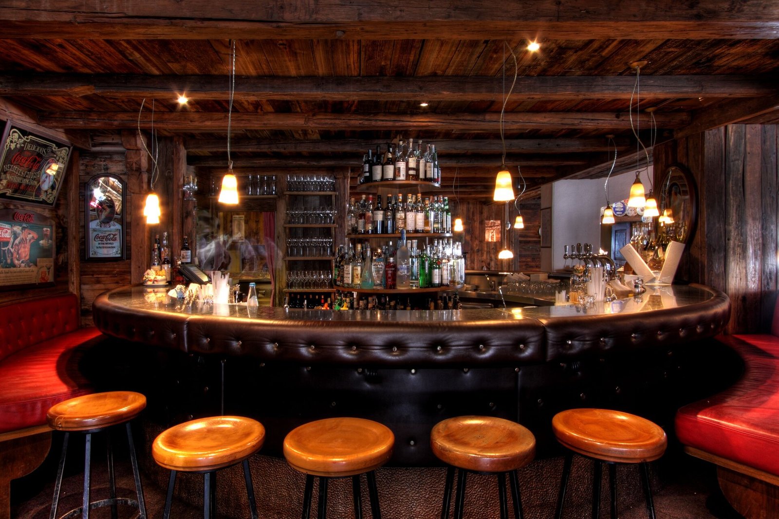 Hotel La Perla, bistrot music club