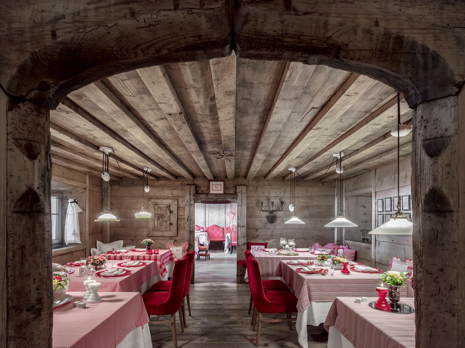 Hotel La Perla, at the table