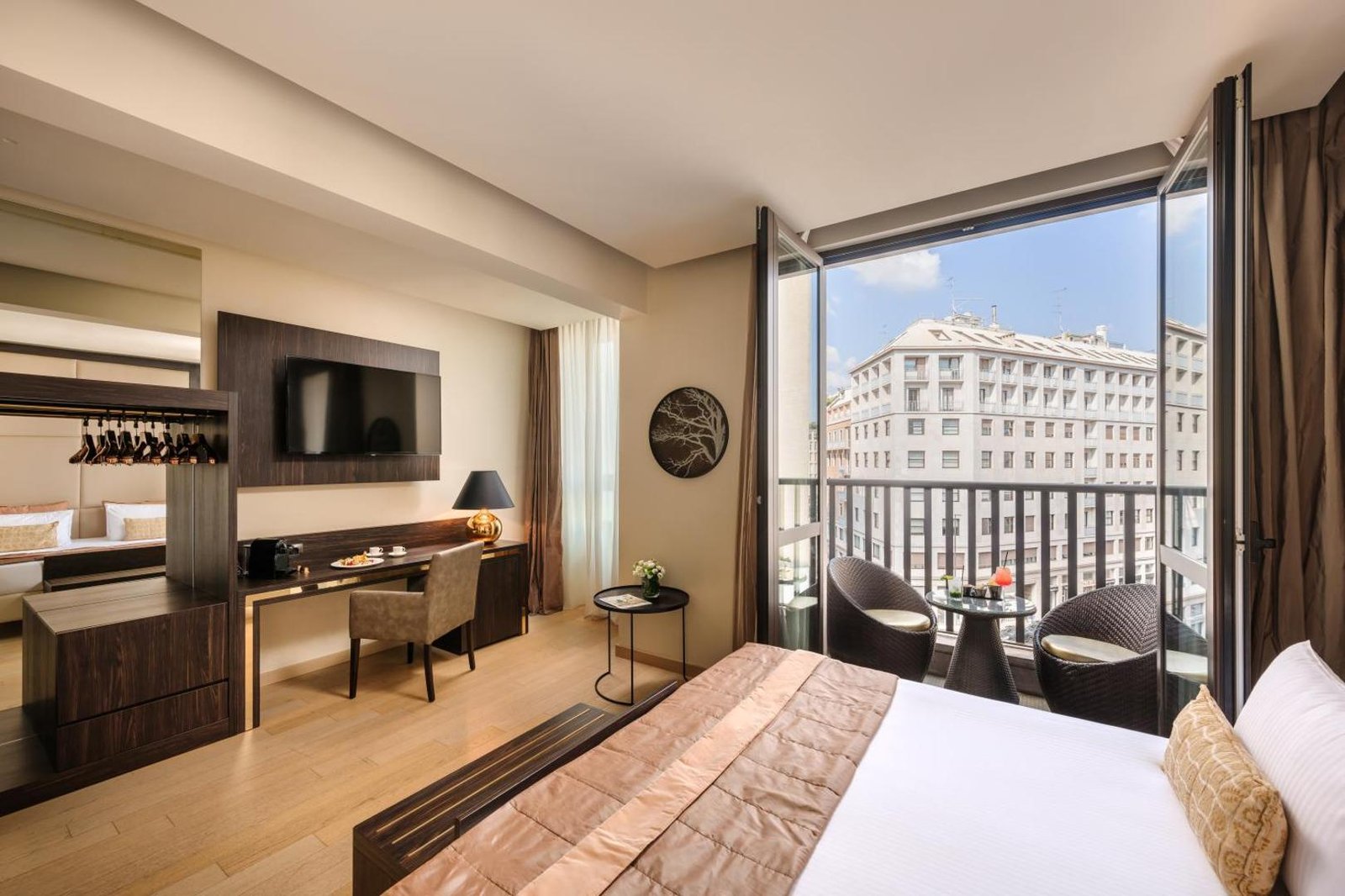 The Square Milano Duomo — vibe