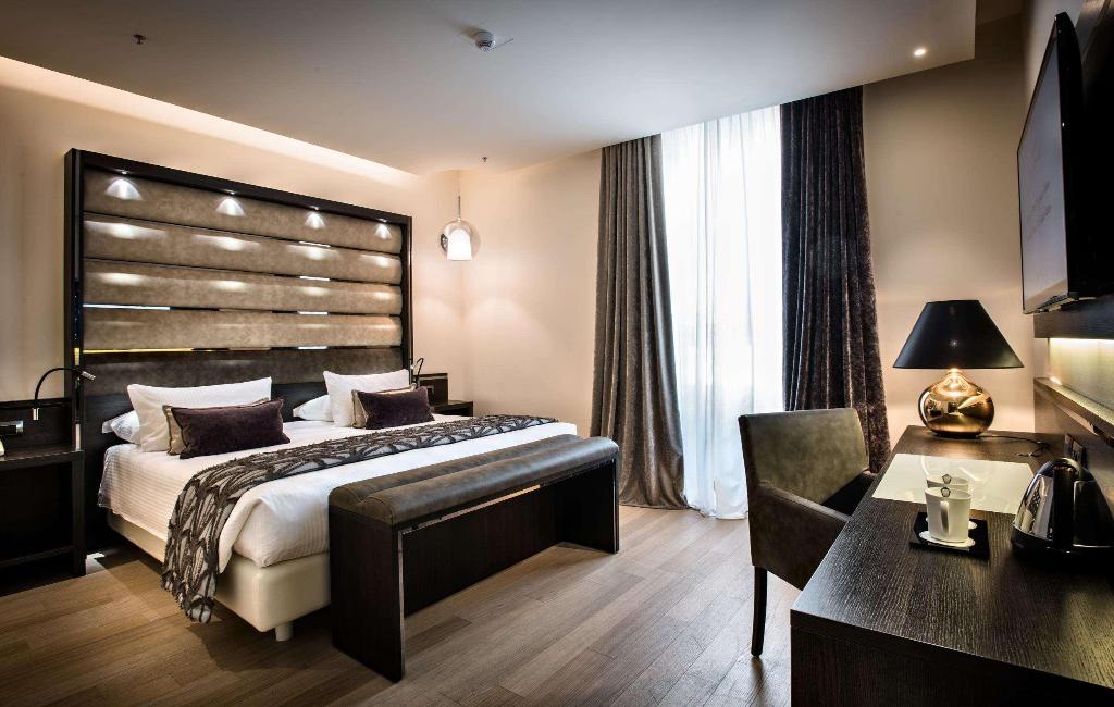 The Square Milano Duomo — rooms
