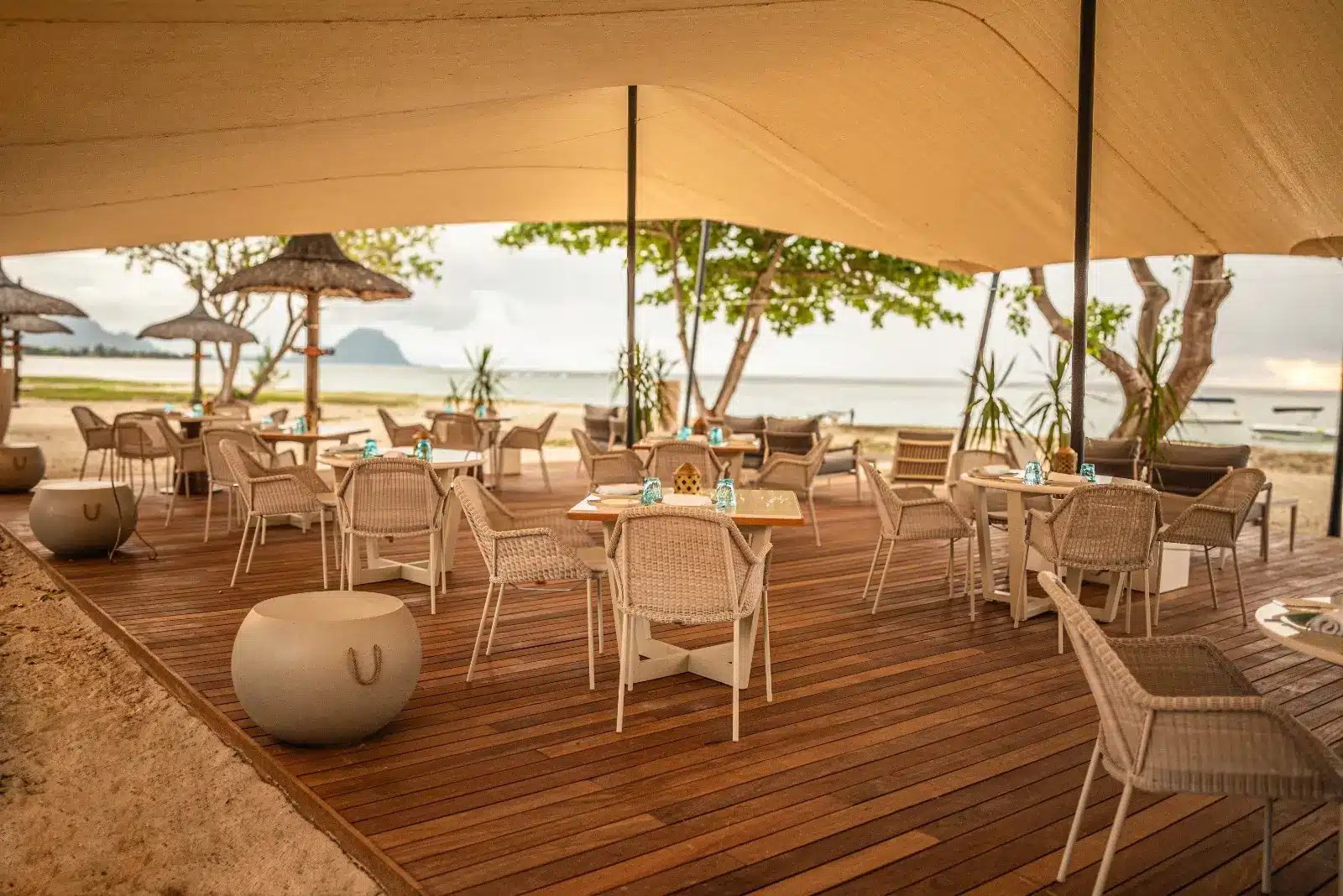 Mauritius Maradiva Villas Resort & Spa, beach house grill