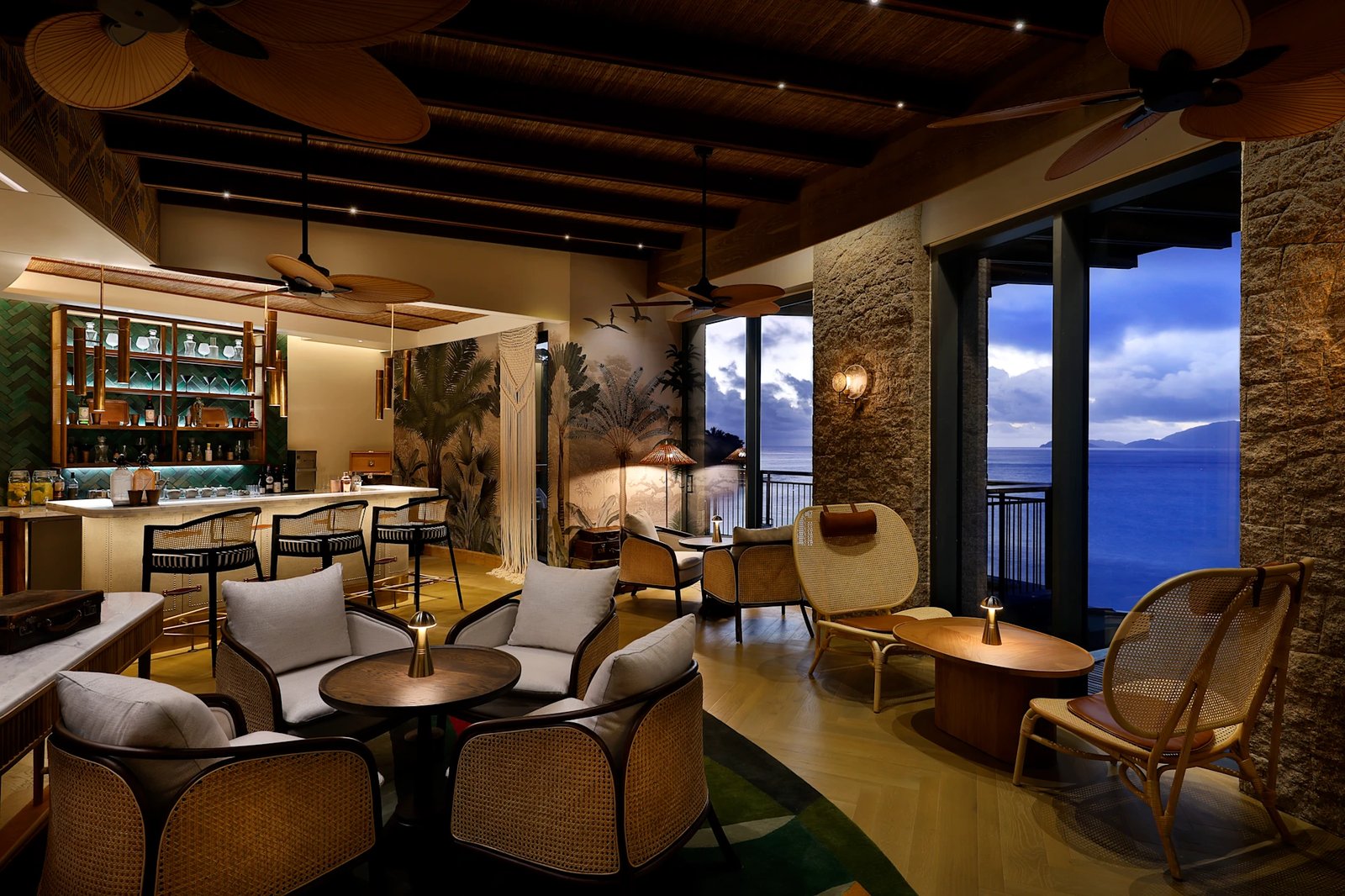 Mango House Seychelles, LXR Hotels & Resorts, at the table