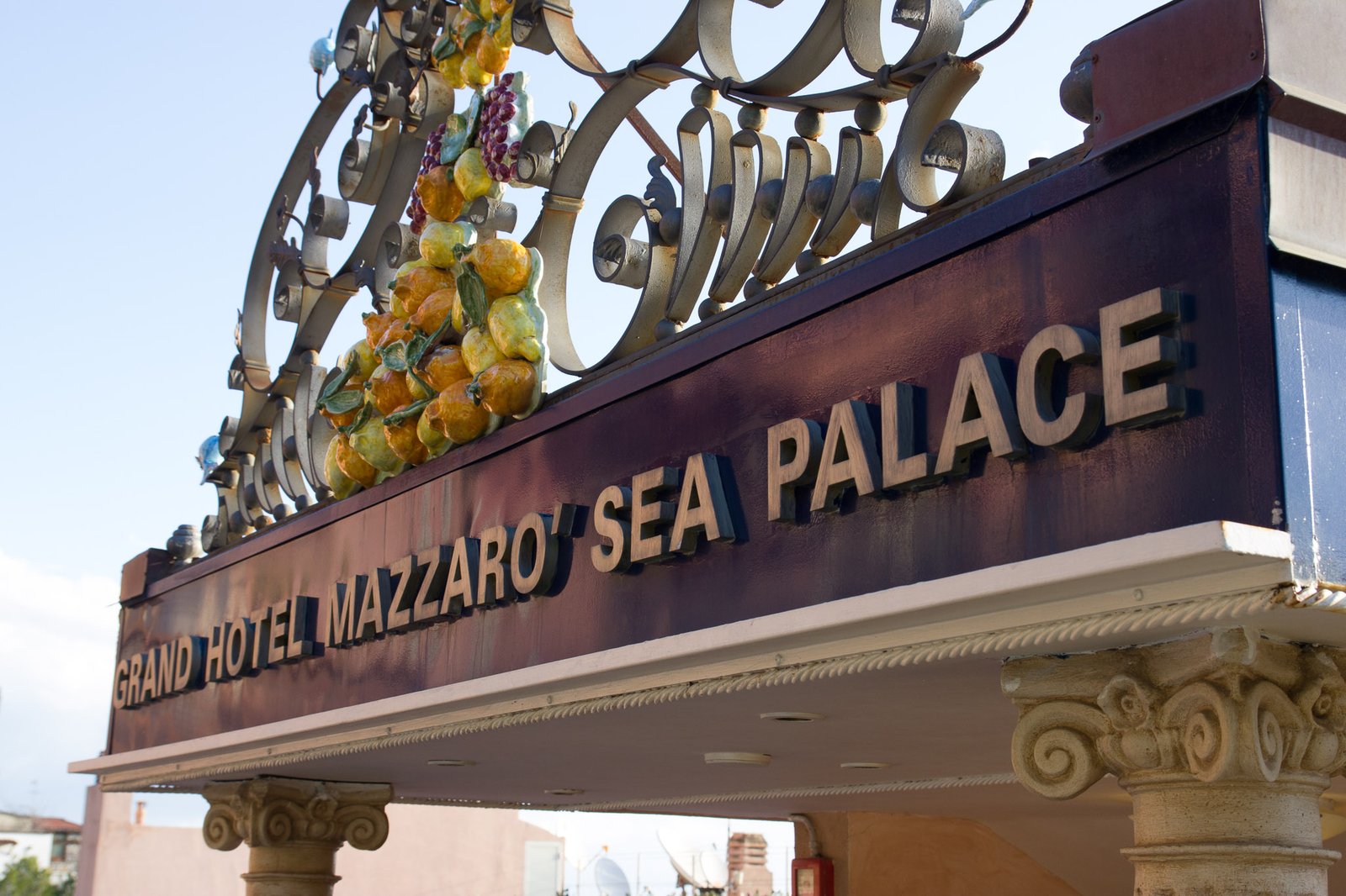 Mazzarò Sea Palace, backstory