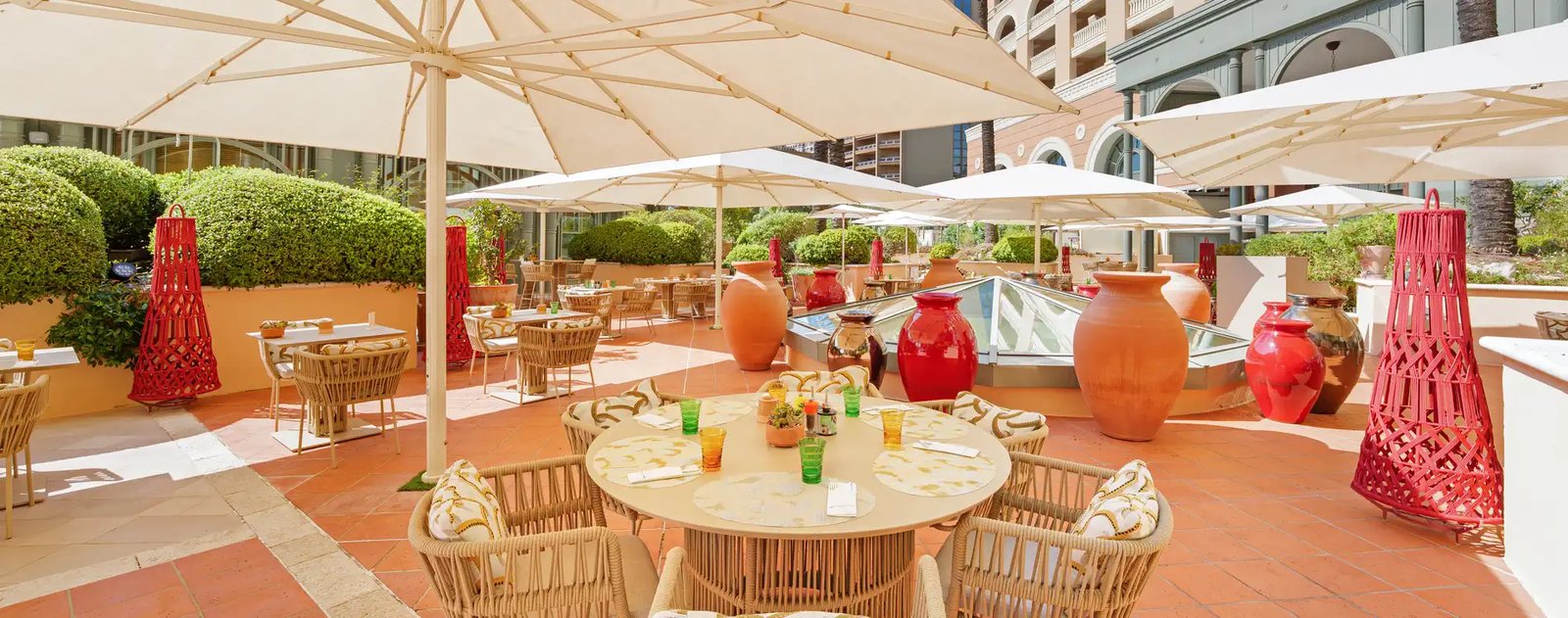 Monte-Carlo Bay Hotel & Resort, at the table