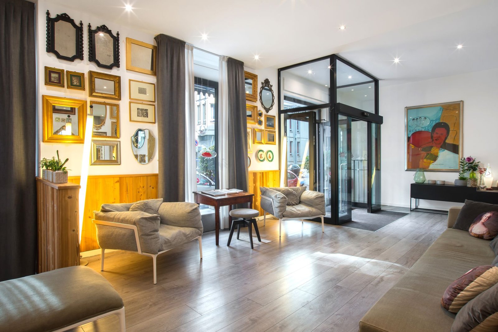 Hotel Bernina — vibe
