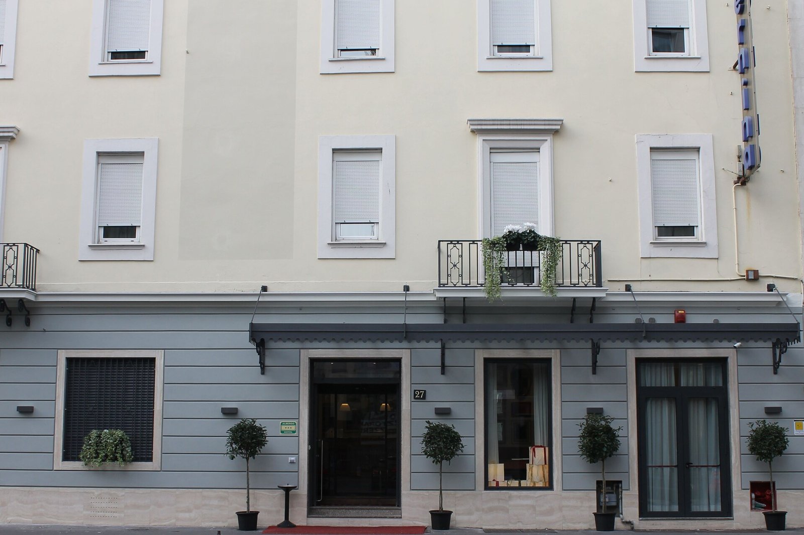 Hotel Bernina — backstory