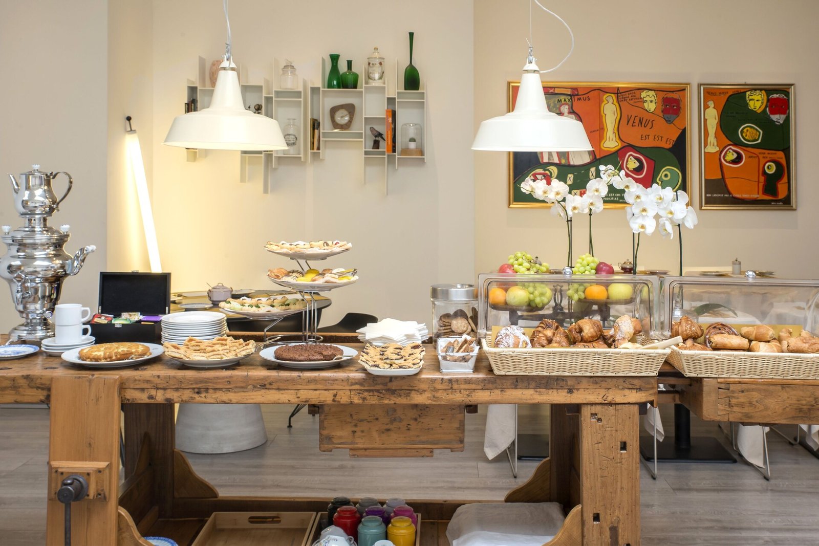 Hotel Bernina, breakfast room and tea lounge