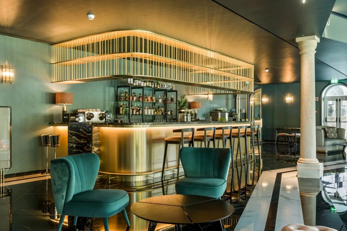 Amoure Hotel, at the table