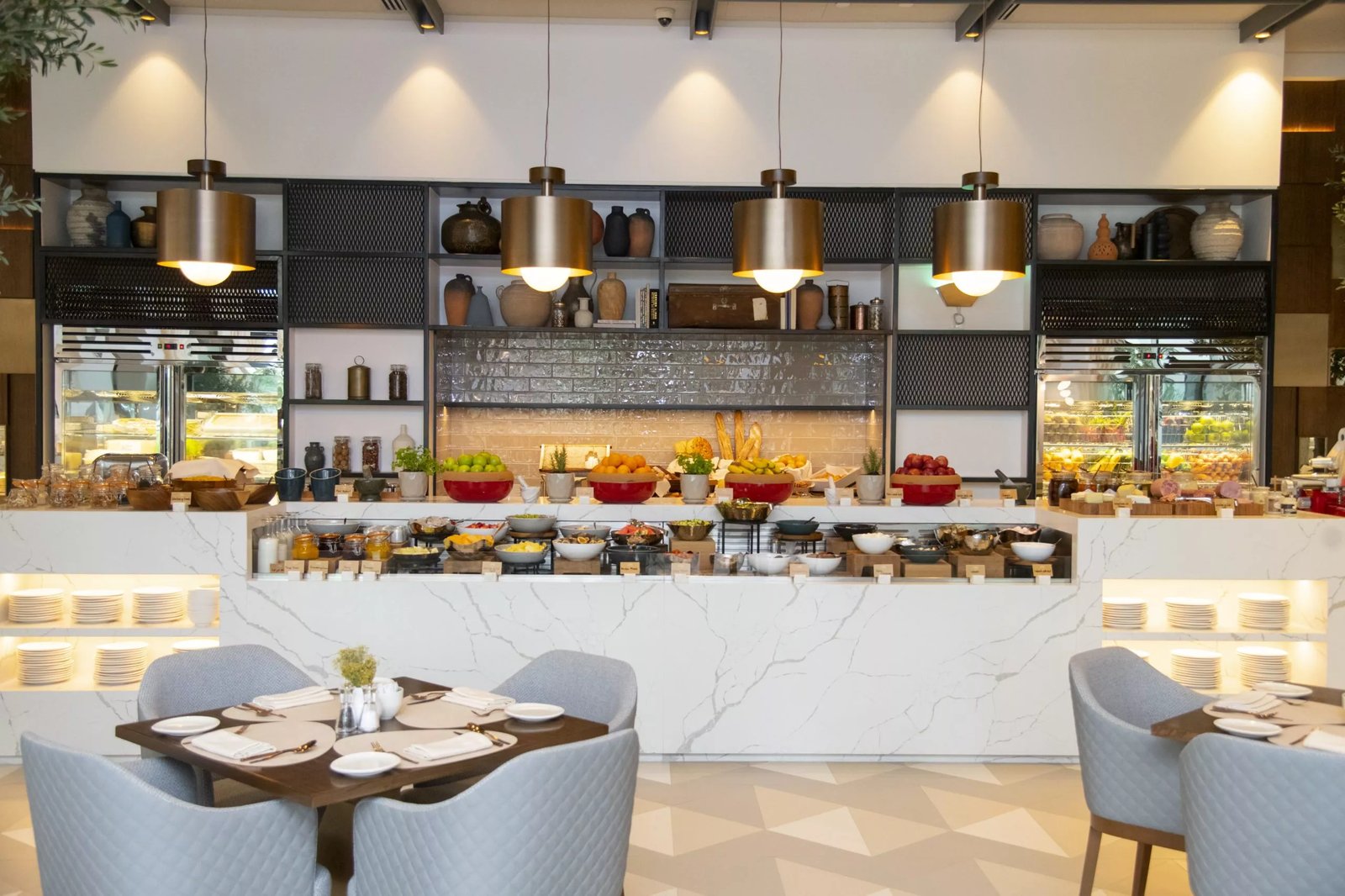 Palace Beach Resort Fujairah, eat & drink