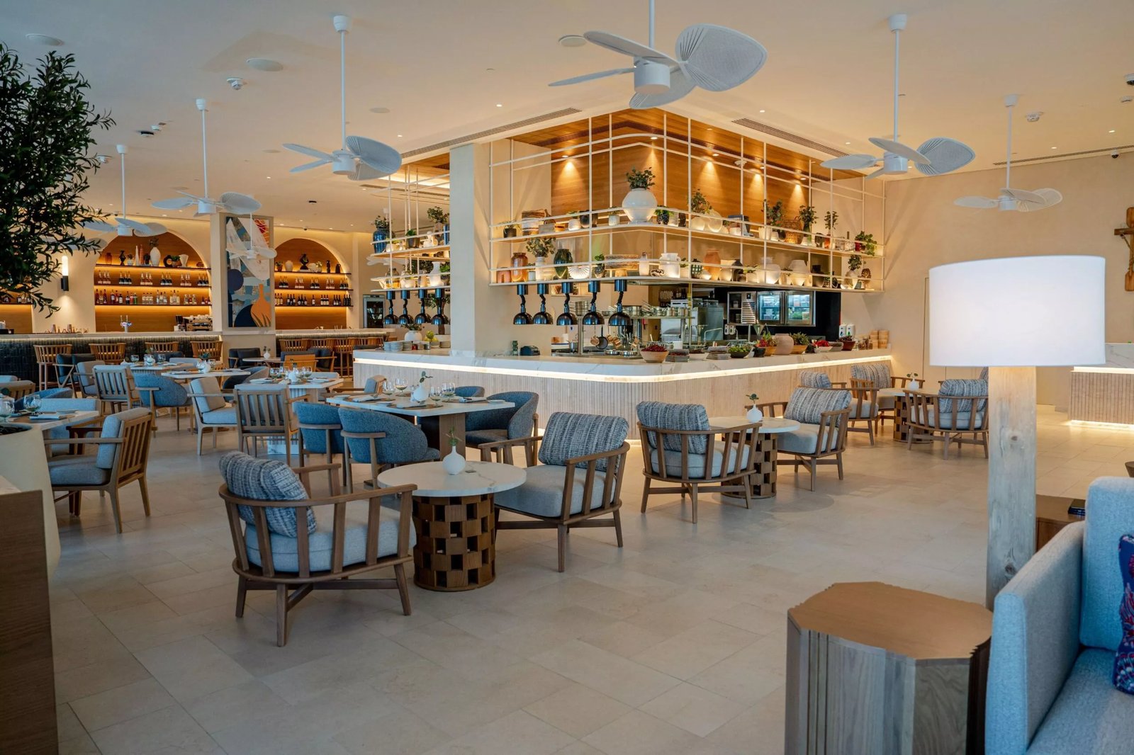 Palace Beach Resort Fujairah, eat & drink
