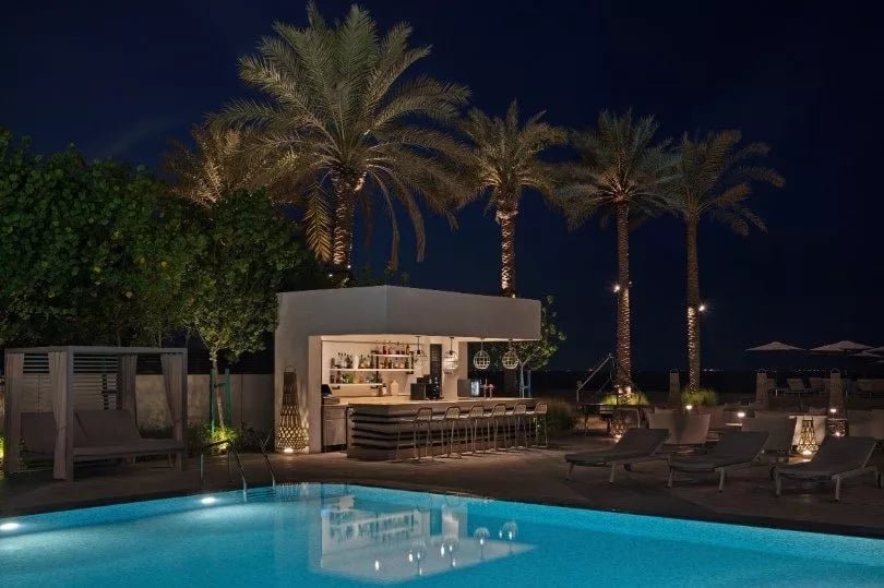 Palace Beach Resort Fujairah, eat & drink