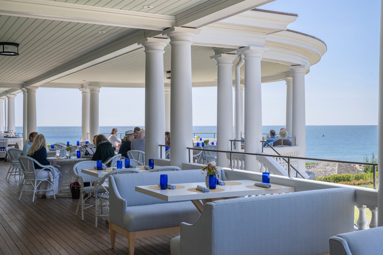 Ocean House, verandah raw bar