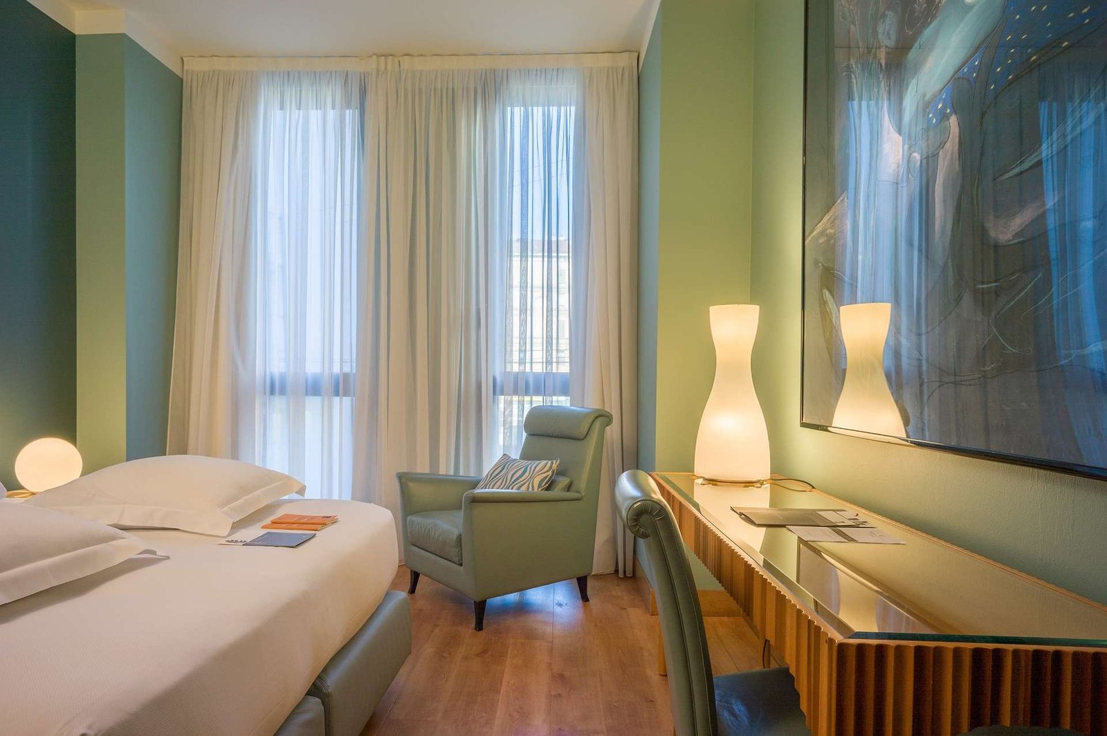 Hotel Spadari Al Duomo — vibe