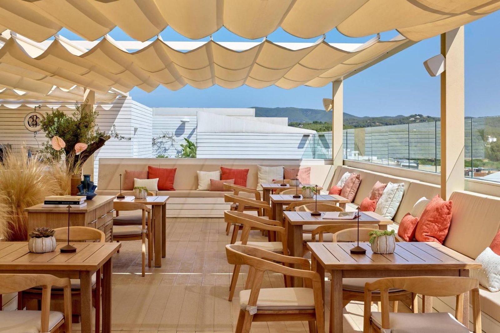 ME Ibiza - The Leading Hotels of the World, eat & drink