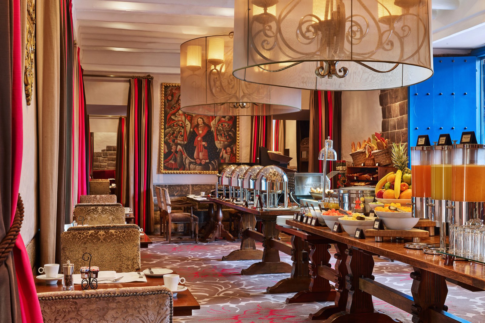 Palacio del Inka, Hotel, at the table