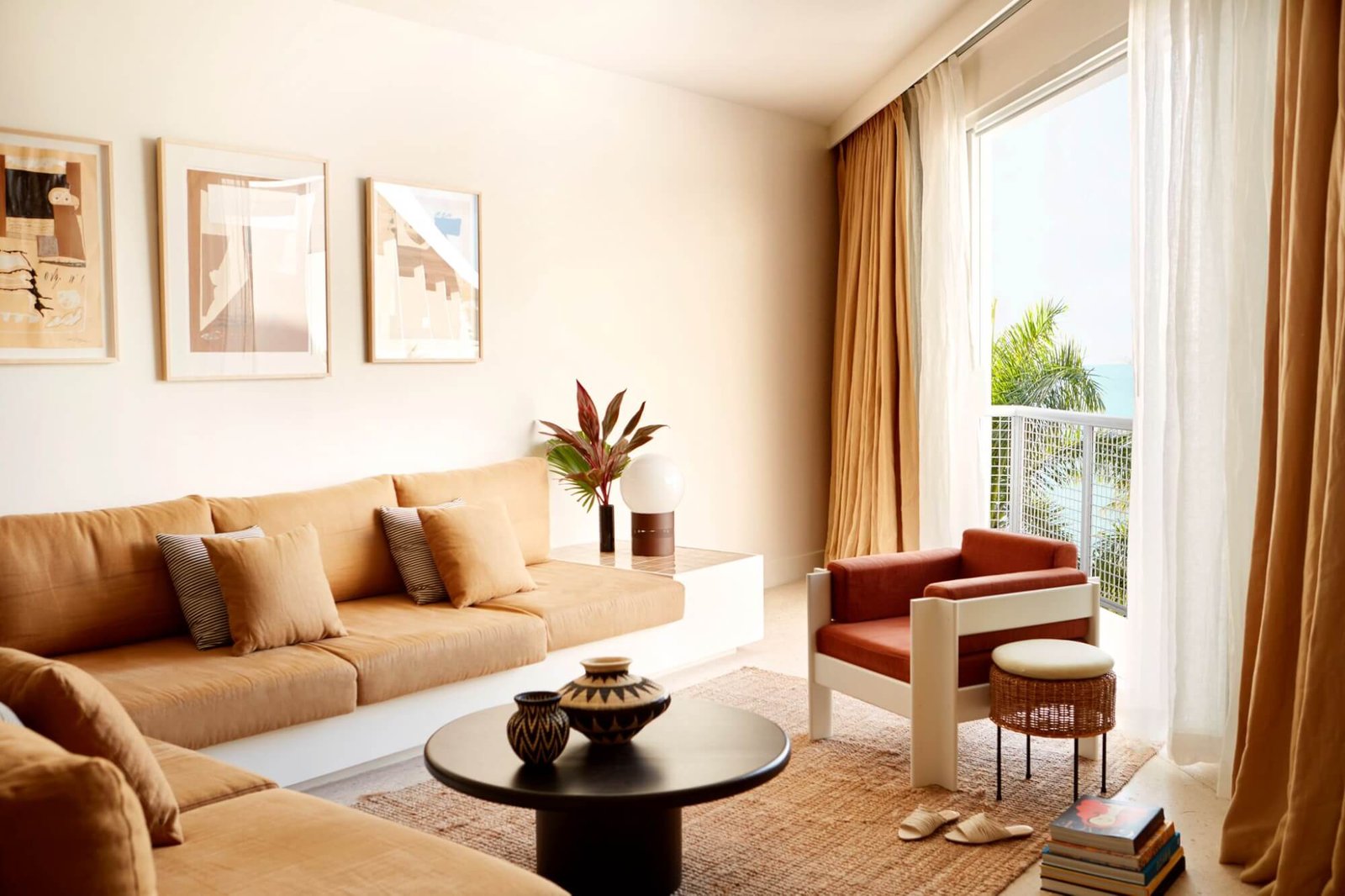 Palm Heights, rooms